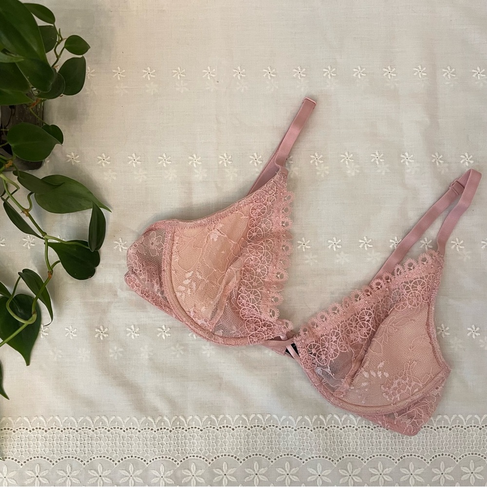 Victoria’s Secret Very Sexy Lace Wicked Unlined Plunge Bra in pink
